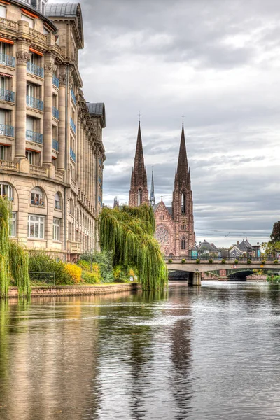 Épület Csatorna Partján Strasbourg Franciaország — Stock Fotó