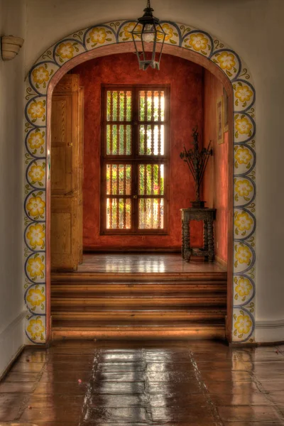 Декоративные Двери Лестницами — стоковое фото