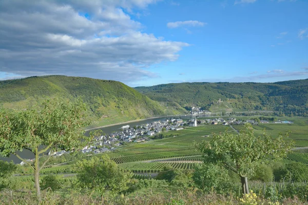 Beilstein y Ellenz-Poltersdorf, Valle del Mosel, Alemania — Foto de Stock