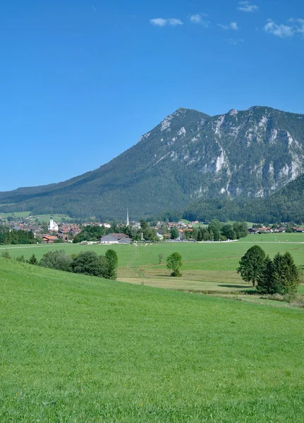 Vila de Inzell, Chiemgau, Baviera, Alemanha — Fotografia de Stock