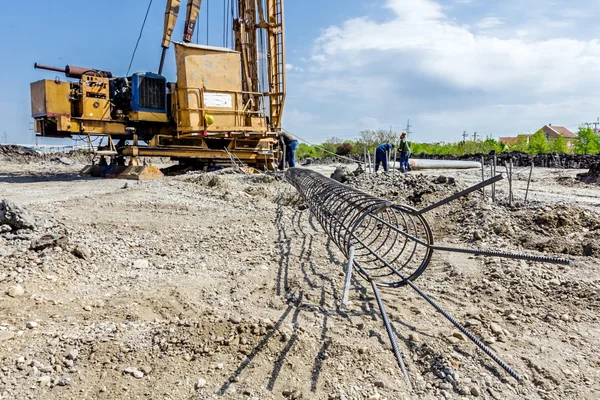 Esqueleto de aço de reforço, armadura, bar na construção sentar — Fotografia de Stock