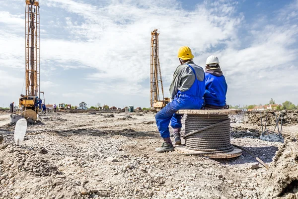 Break on building site, people are resting — Stock Photo, Image