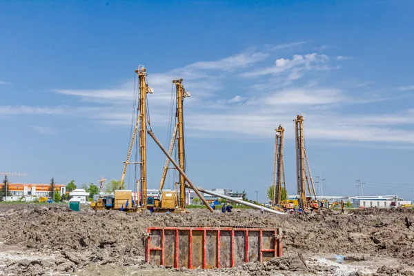 Construction site with big equipment for making concrete base, d — Stock Photo, Image