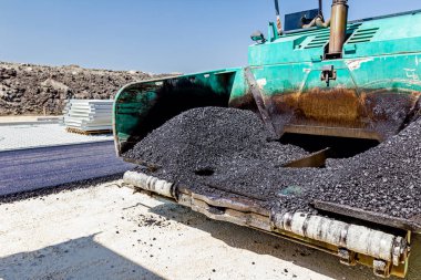 Ön uç makine döşeme asfalt yol. Asfalt yayıcı