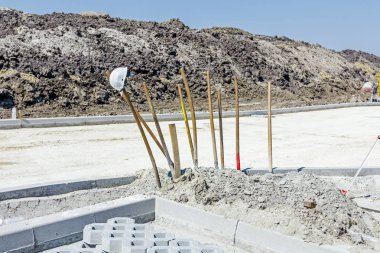 Kürek grup kaldırım kenarına yanında kum içine bıçaklanarak öldürüldü 