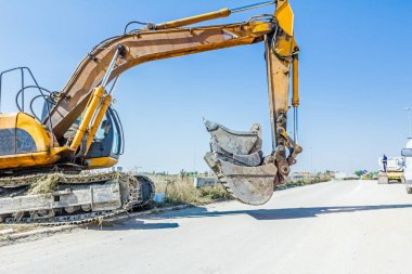 Tarak iki kova başka bir, sor eklenen taşıyor