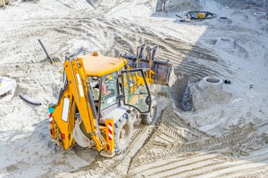 Beko traktör inşaat alanında tesviye