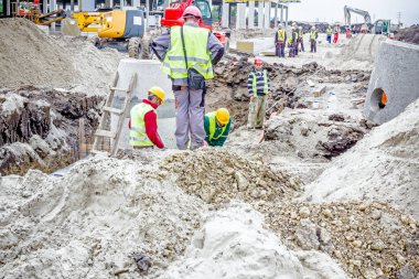 Derleme beton drenaj kuyu site bina
