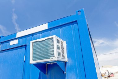 Hava kompresörü konteyner ofis dış duvarında ayarla