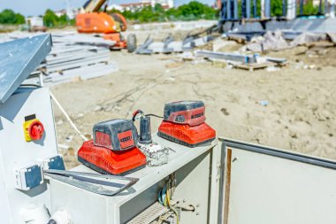 Pil şarj, Akülü araç, bir elektrik kabin üzerinde şarj cihazı