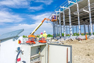 Pil şarj, Akülü araç, bir elektrik kabin üzerinde şarj cihazı