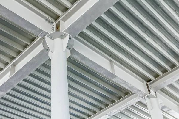 Architecture concept, white structure girders, metal skeleton fo — Stock Photo, Image