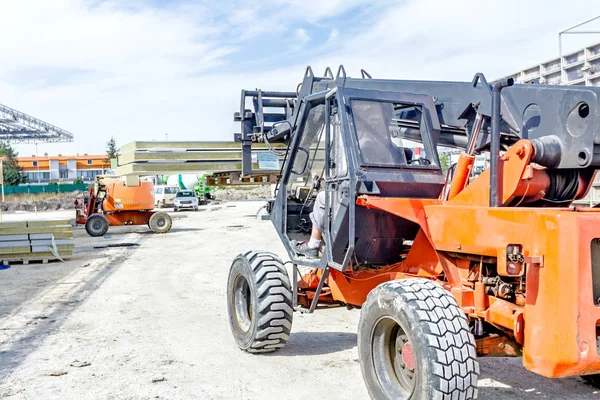 Chariot élévateur télescopique sur le chantier — Photo