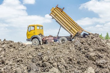 Ağır protip site oluşturma, toprak kaldırma. Damperli kamyon