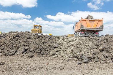 Ağır protip site oluşturma, toprak kaldırma. Damperli kamyon