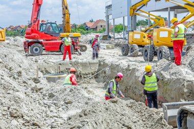 Derleme beton drenaj kuyu site bina