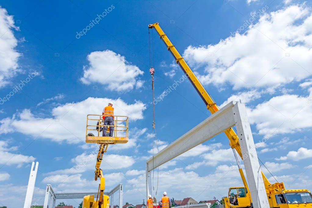 Mobile crane is carry concrete joist to assembly huge hall