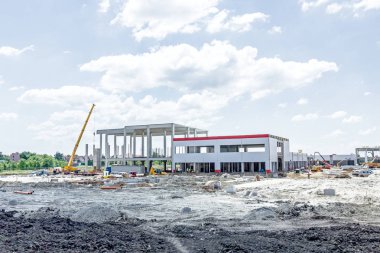 Şantiye, bitmemiş modern yapı görüntülemek