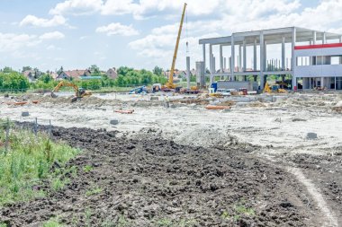 Şantiye, bitmemiş modern yapı görüntülemek