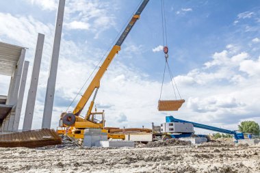Vinçler-Mobil vinç taşımak için beton takviye kafes çukuru