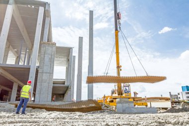 Vinçler-Mobil vinç taşıma beton armatür, paslı Meydanı çukuru