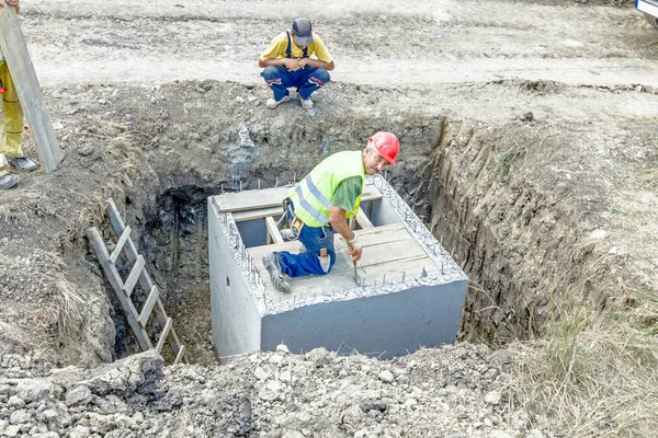 Assembly mold for concrete pouring, covering hatch with wooden p — Stock Photo, Image