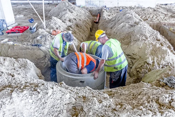 Il nuovo tombino è in costruzione — Foto Stock