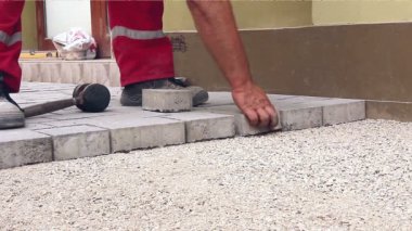 Masonlar eller kaldırım taşı uygun olan