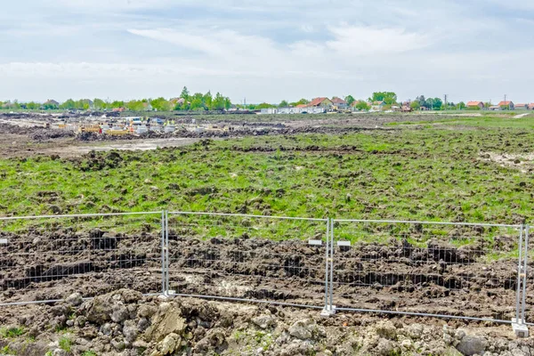 Zobrazit na staveniště nad drátěné pletivo — Stock fotografie