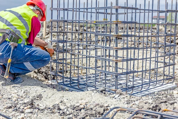 Kostra z betonářské oceli, armatury na staveništi — Stock fotografie