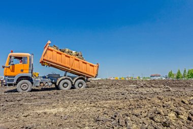 Damperli kamyon toprak boşaltma