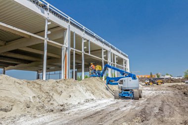 Yükseklik işçi kiraz Seçici'deki yeni binasında çalışıyoruz