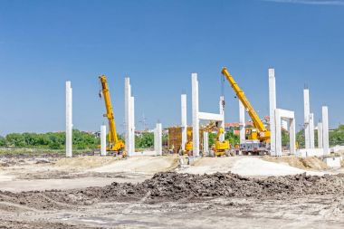 Yeni yapı beton sütunlar 