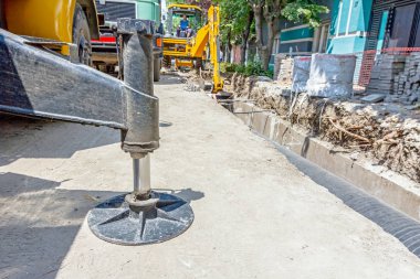 Güvenliğiniz için Lateral sabitleyici hidrolik vinç ayak desteklenir