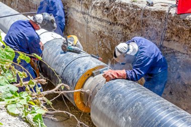 Kaynakçı Takım onları kadar derleme yeni bir pipeli kaynak göster