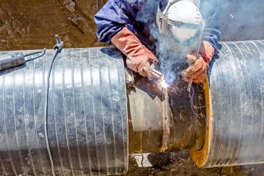 Boru hattı kaynak kadar Kaynakçı üzerinde göster