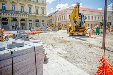 Kaldırım döşeme ahşap palet üzerinde yığılmış yığını