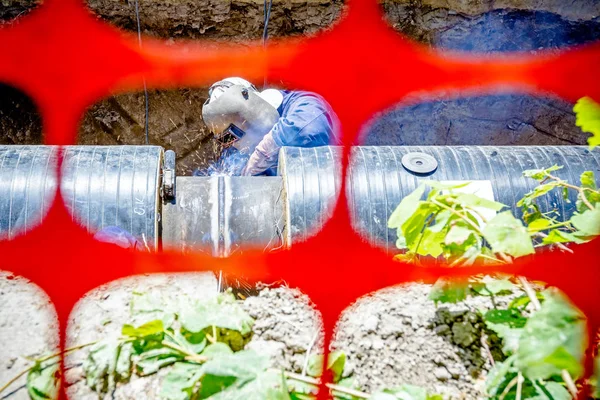 Bekijk via bouw kunststof oranje veiligheid mesh op lasser VN — Stockfoto