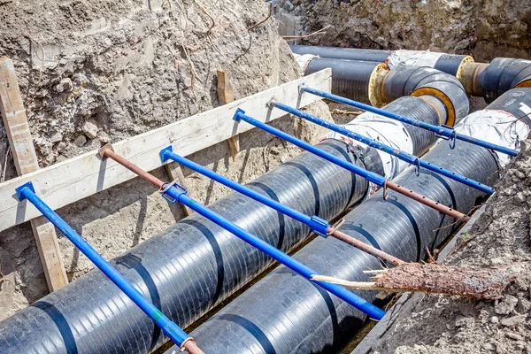 Shoring supports walls of a trench to protect workers — Stock Photo, Image