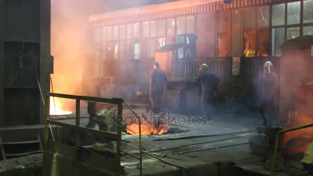 Laboratorio di forno a scoppio di impianto metallurgico, fonderia — Video Stock