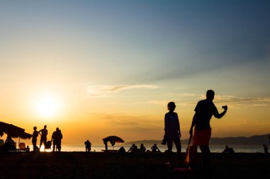 Mükemmel bir tatil kişilerle Beach kontrast atış