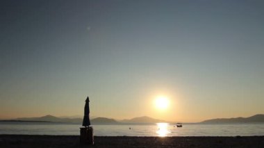 Paketlenmiş tente görünümünü siluet
