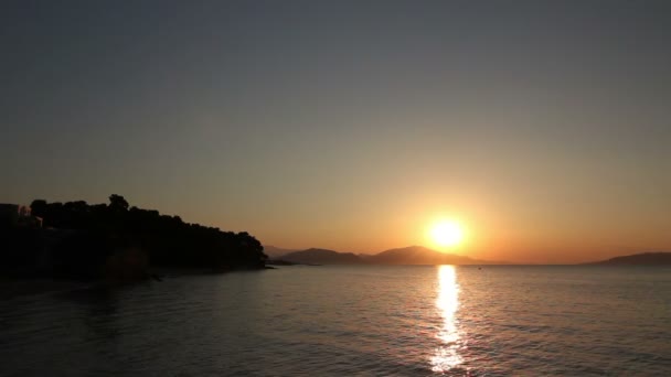 剪影的拍摄的美丽的日落 — 图库视频影像