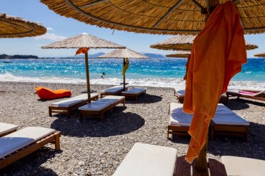 Lüks moda şezlong, şezlong tarafından rahatlatıcı için şemsiye ile