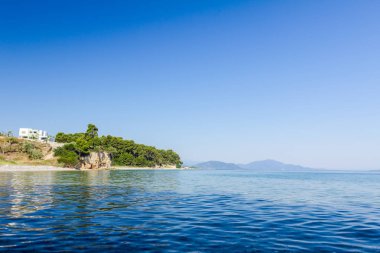 Cliff yukarıda sahil evi