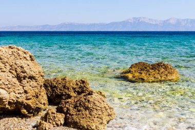 Rock shoal su, deniz seviyesinden yukarıda çıkmış