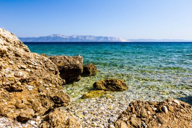 Rock shoal su, deniz seviyesinden yukarıda çıkmış
