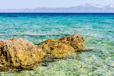 Rock shoal su, deniz seviyesinden yukarıda çıkmış