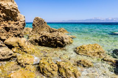 Rock shoal su, deniz seviyesinden yukarıda çıkmış