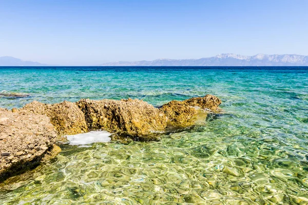 Rock shoal su, deniz seviyesinden yukarıda çıkmış